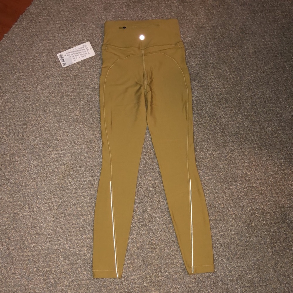 Lululemon Flurry up SHR tight. 4 - Picture 5 of 8